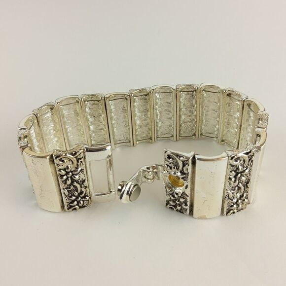 Fashion silvertone bracelet with Floral Accent - Picture 7 of 8